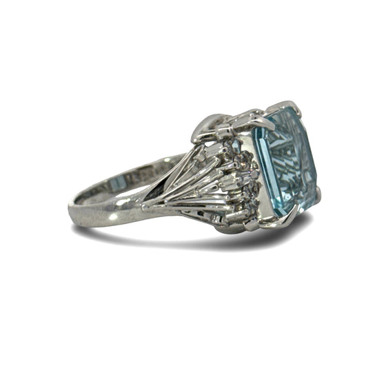 1970's Modern Aquamarine and Diamond Platinum Ring